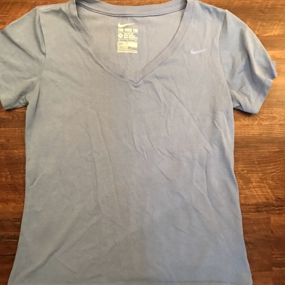 Nike v neck tee! - Picture 2 of 3